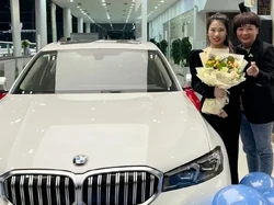 Bikin Iri! Karyawan Restoran Hotpot Dapat BMW Gratis dari Bosnya