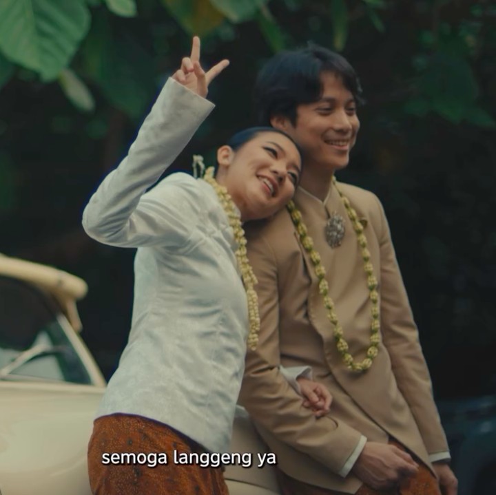 <p>Di pesta pernikahan ini, Dikta dan Rachel tak henti memamerkan senyum bahagia. Keduanya bahkan sempat menari penuh kebahagiaan di depan tamu undangan setelah dinyatakan resmi menjadi suami istri, Bunda. (Foto: Instagram @dikta)</p>
