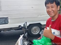 Beda Pendapat Driver Ojol Surabaya soal Potongan Aplikasi 8%