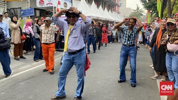 Finalis Benyamin S Award (BSA) dari Kelurahan Kebon Sirih, Jakarta Pusat, hidupkan kembali nuansa Jakarta era 1980-an dalam Festival Jalan Jaksa.