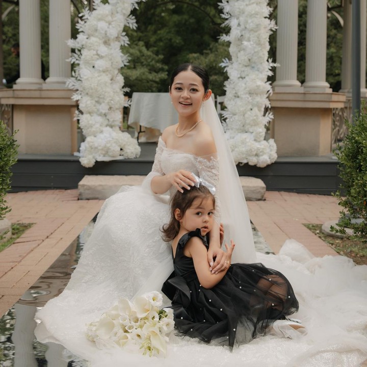 <p>Kedekatan Gisela dan Nova beberapa waktu lau sempat terlihat saat keduanya menghabiskan waktu bersama di pesta&nbsp;pernikahan Gisela, yang berlangsung pada 8 Agustus 2026. Di acara ini, Nova terlihat menemani sang tante dari persiapan pernikahan hingga hari bahagia. (Foto: Instagram @giselacindy12)</p>