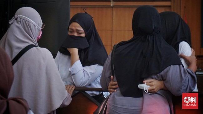 Sebelas pengasuh Daycare Little Aresha dituntut pidana penjara 5 tahun dalam dugaan kasus kekerasan dan penelantaran anak.Sidang pembacaan tuntutan oleh jaksa penuntut umum (JPU) digelar di Pengadilan Negeri Kota Yogyakarta, Senin (12/10). Sidang dip