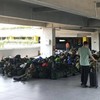 Sebanyak 53 jemaah umrah asal Sulawesi Selatan mengalami pembatalan penerbangan ke Madinah akibat insiden keamanan di Bandara Riyadh, Arab Saudi.