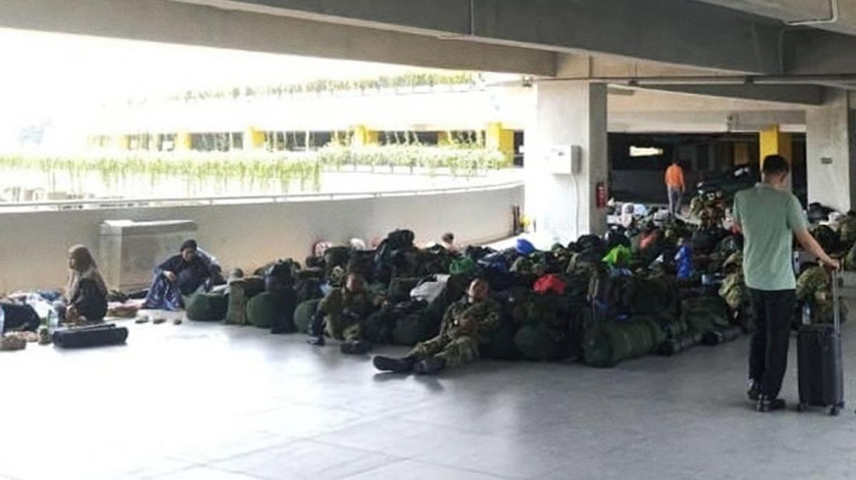 Jemaah Umrah Telantar di Bandara Makassar Usai Bandara Riyadh Diserang