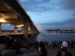 Turis Lompat dari Banpo, Kini Seoul Perketat Keamanan Sungai Han