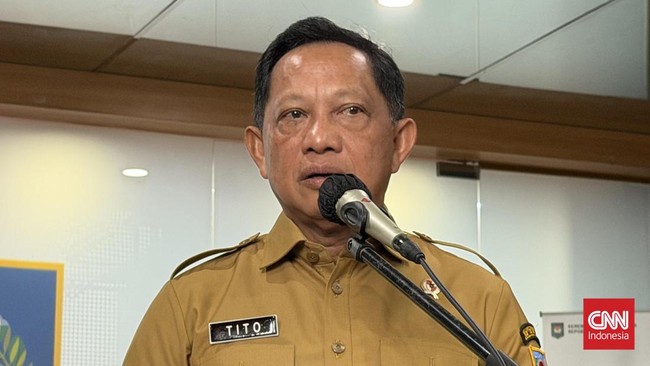 Menteri Dalam Negeri (Mendagri) Tito Karnavian meminta seluruh kepala daerah melarang pembakaran lahan dalam bentuk apa pun selama kondisi darurat kebakaran hutan dan lahan (karhutla).