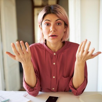 7 Kebiasaan Orang dengan IQ Rendah saat Mengobrol dengan Teman Menurut Psikolog