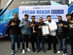 Live Podcast 19 Jam 45 Menit di Bus Jakarta-Sidoarjo Pecahkan Rekor MURI