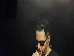 Viral Konser Avenged Sevenfold di Jakarta: Ada Lamaran dan Gender Reveal Bayi