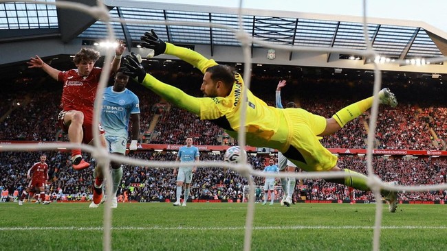 Soccer Football - Premier League - Liverpool v Manchester City - Anfield, Liverpool, Britain - October 11, 2026 Liverpool's Lewis Koumas misses a chance to score as Manchester City's Gianluigi Donnarumma attempts save  REUTERS/Phil Noble EDITORIAL US