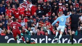 Soccer Football - Premier League - Liverpool v Manchester City - Anfield, Liverpool, Britain - October 11, 2026 Manchester City's Erling Haaland misses a chance to score REUTERS/Phil Noble EDITORIAL USE ONLY. NO USE WITH UNAUTHORIZED AUDIO, VIDEO, DA