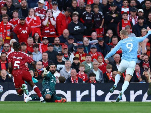 Soccer Football - Premier League - Liverpool v Manchester City - Anfield, Liverpool, Britain - October 11, 2026 Manchester City's Erling Haaland misses a chance to score REUTERS/Phil Noble EDITORIAL USE ONLY. NO USE WITH UNAUTHORIZED AUDIO, VIDEO, DA