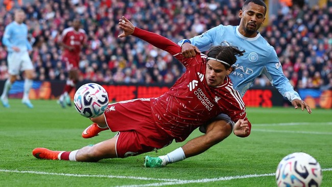 Soccer Football - Premier League - Liverpool v Manchester City - Anfield, Liverpool, Britain - October 11, 2026 Liverpool's Milos Kerkez in action with Manchester City's Iliman Ndiaye REUTERS/Phil Noble EDITORIAL USE ONLY. NO USE WITH UNAUTHORIZED AU