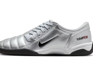 Beli Sneakers Online Takut Salah Ukuran? Ini Cara Ukur Kaki yang Benar