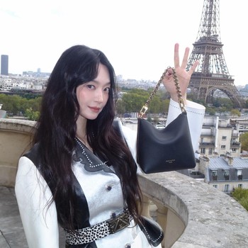 Penuh Kesan, Simak Deretan Potret Shin Min Ah Saat Mengunjungi Paris
