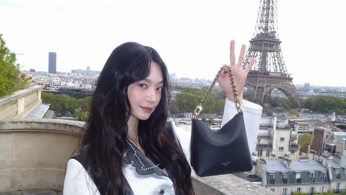Penuh Kesan, Simak Deretan Potret Shin Min Ah Saat Mengunjungi Paris