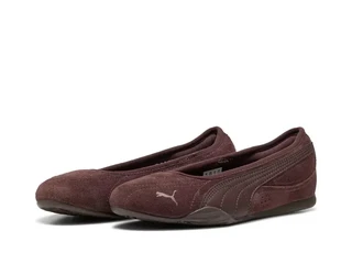 Suka Gaya Feminin dan Sporty Sekaligus? Kenalan dengan Tren Sneakerina