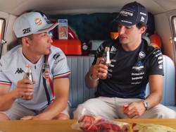 Carlos Sainz dan Raul Fernandez Cicip Camilan Indonesia, Emping Dapat Nilai 0!