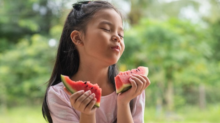 Rekomendasi 5 Buah Terbaik Dikonsumsi Anak-anak dan Cara Menarik Menyajikannya