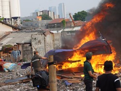 Polri-BNN Kembali Gerebek Kampung Boncos, Lapak Narkoba Dibakar