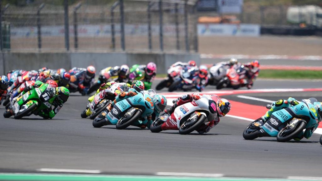 Veda Ega Ungkap Drama Salip-salipan di Pertamina Moto3 Mandalika