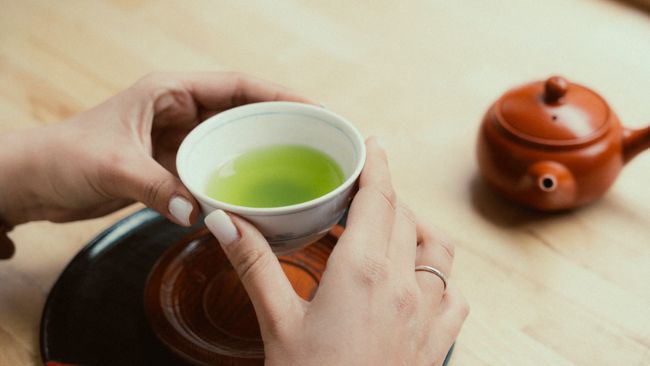 Waktu Terbaik Minum Teh Hijau untuk Kesehatan Jantung Menurut Ahli
