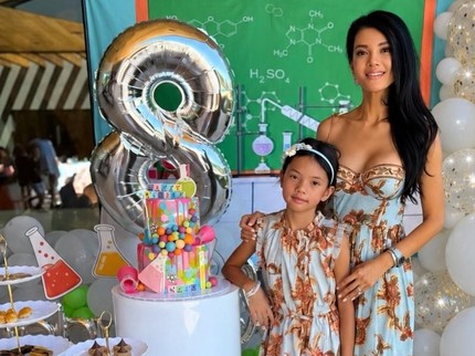 Amaira Putri Farah Quinn Ultah ke-8, Intip Potretnya Bun!