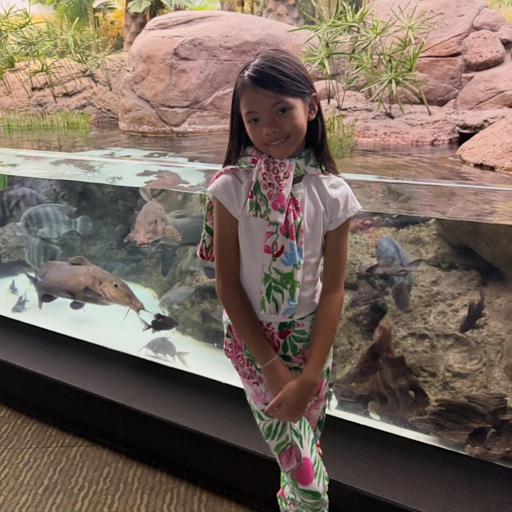 <p>Farah tak lupa menuliskan doa dan harapannya untuk sang putri yang baru berulang tahun. Perempuan 46 tahun ini juga mengungkap rasa sayangnya pada Amaira. "Kami sangat bangga dengan sosok gadis yang tumbuh menjadi pribadi yang cantik, cerdas, baik hati, dan penuh kasih sayang. Kami sangat menyayanginya&mdash;lebih dari sekadar kata-kata!" ungkap Farah. (Foto: Instagram @farahquinnofficial)</p>