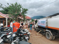 BNI Salurkan Bantuan Sembako hingga Air Bersih untuk Korban Banjir Padang