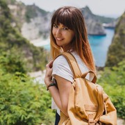 5 Zodiak yang Percaya Diri Hangout Sendiri