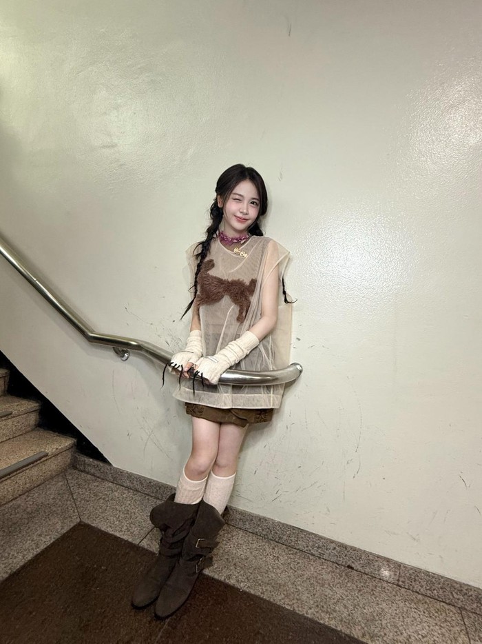 Salah satu outfit Carmen saat perform di atas panggung ini juga bisa menjadi inspirasi sebagai outfit konseran kamu lho, Beauties!/ Foto: instagram.com/hearts2hearts