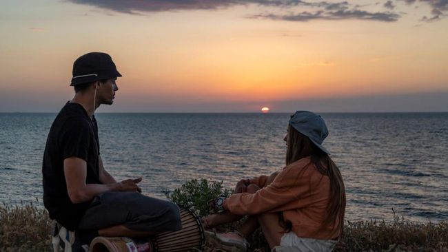 5 Sifat Perempuan yang Membuat Pria Tenang saat Melihatnya