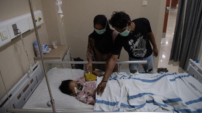 Kemenkes melaporkan 283.270 kasus ISPA akibat karhutla di tujuh provinsi. Kualitas udara di daerah terdampak masuk kategori berbahaya.