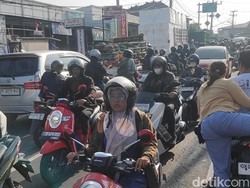 Antrean BBM Mengular, Dalung-Puspem Badung Macet hingga 1 Km