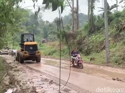 Sempat Putus Total, Jalur Tapan-Sungai Penuh Jambi Kini Bisa Dilewati