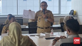 Sepuluh lurah finalis Benyamin S Award (BSA) mengikuti pelatihan kemampuan komunikasi yang diadakan oleh Pemerintah Provinsi DKI Jakarta. One Day Public Speaking and Showmanship Workshop ini diadakan di Grha Ali Sadikin, Balai Kota, Jakarta Pusat pad