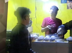 Warung Kelontong di Kota Bogor Dirazia, 100 Botol Miras Disita