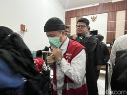 Sidang Perdana Maling Kursi Besi di Surabaya, Terdakwa Dimarahi Hakim