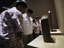 Momen Prabowo Jelajahi Museum Nasional Bareng Anak-anak Sekolah
