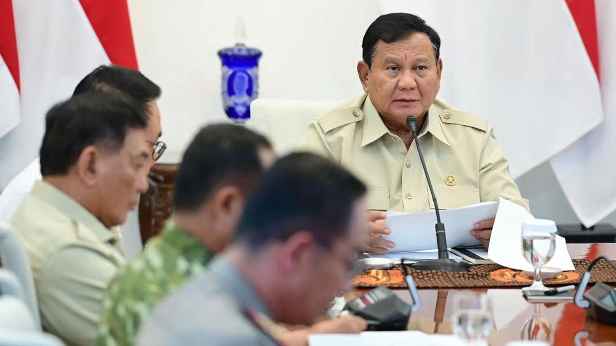 Prabowo Pimpin Rapat Penanganan Karhutla Senin Malam