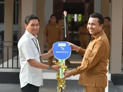 Bank Sulselbar Beri Bantuan Sarana Kebersihan ke Pemkab Lutra