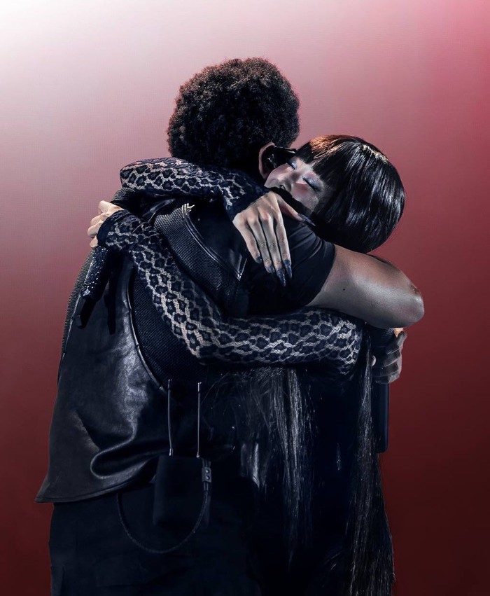 Rilis digital single kolaborasi dengan The Weeknd dan Lily-Rose Depp berjudul &lsquo;One Of The Girls&rsquo; sebagai bagian dari soundtrack HBO Original Series, &lsquo;The Idol Episode 4&rsquo;, keduanya membawakan lagu itu secara langsung. / Foto: instagram.com/jennierubyjane