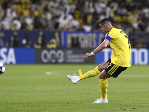 Soccer Football - AFC Champions League Elite - Al Nassr v Neftchi Fergana - Al Awwal Park, Riyadh, Saudi Arabia - October 12, 2026 Al Nassr's Cristiano Ronaldo shoots at goal REUTERS/Stringer