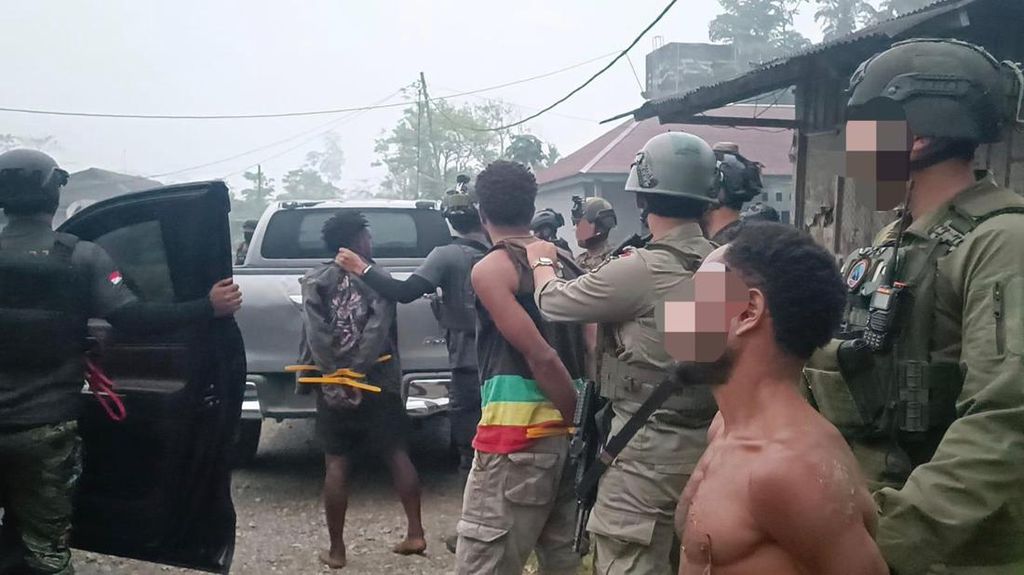 Satgas Cartenz Tangkap 2 Anggota KKB Pelaku Pembunuhan Warga Yahukimo