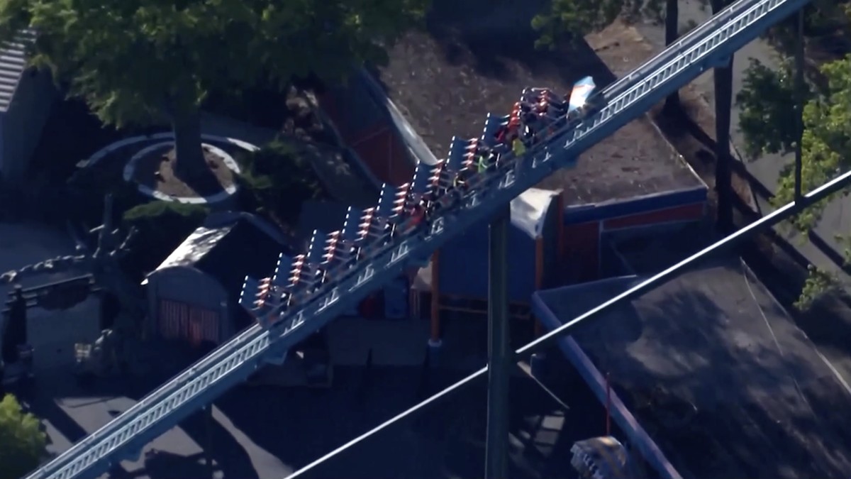 Potret Roller Coaster Maut, Satu Orang Tewas Terlempar