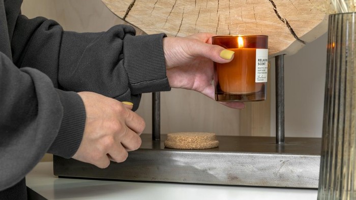 Scented candles untuk membuat mood yang rileks dan hangat