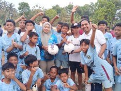 Dukung Bibit Pesepakbola, 4 SSB di Banyuwangi Dapat Bantuan Bola