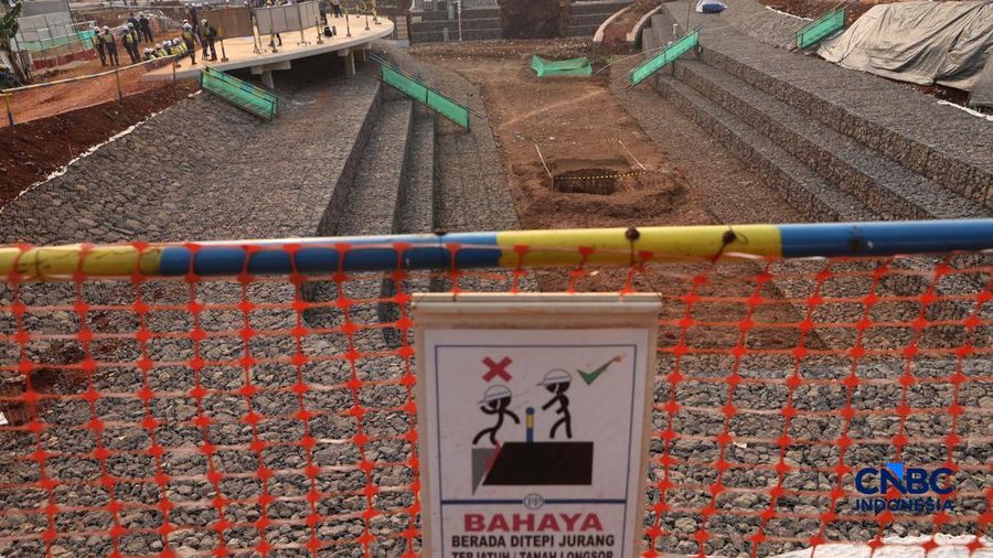 Suasana proyek pembangunan Embung Kebagusan di Jalan Baung, Kelurahan Kebagusan, Pasar Minggu, Jakarta Selatan, Selasa (13/10/2026). (CNCB Indonesia/Muhammad Sabki)