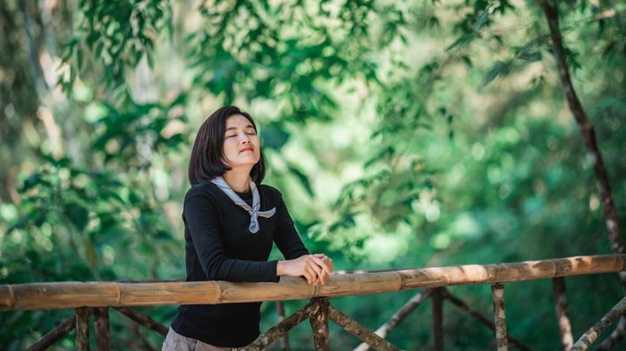 5 Ciri Kepribadian Seseorang yang Merasa Tenang Berada di Alam