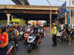 Ada Truk Mogok di Cakung, Jl Raya Bekasi Arah Pulo Gadung Macet